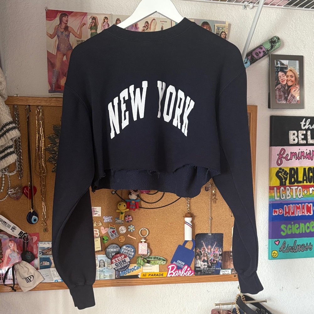 Brandy Melville Black Cropped New York Sweatshirt